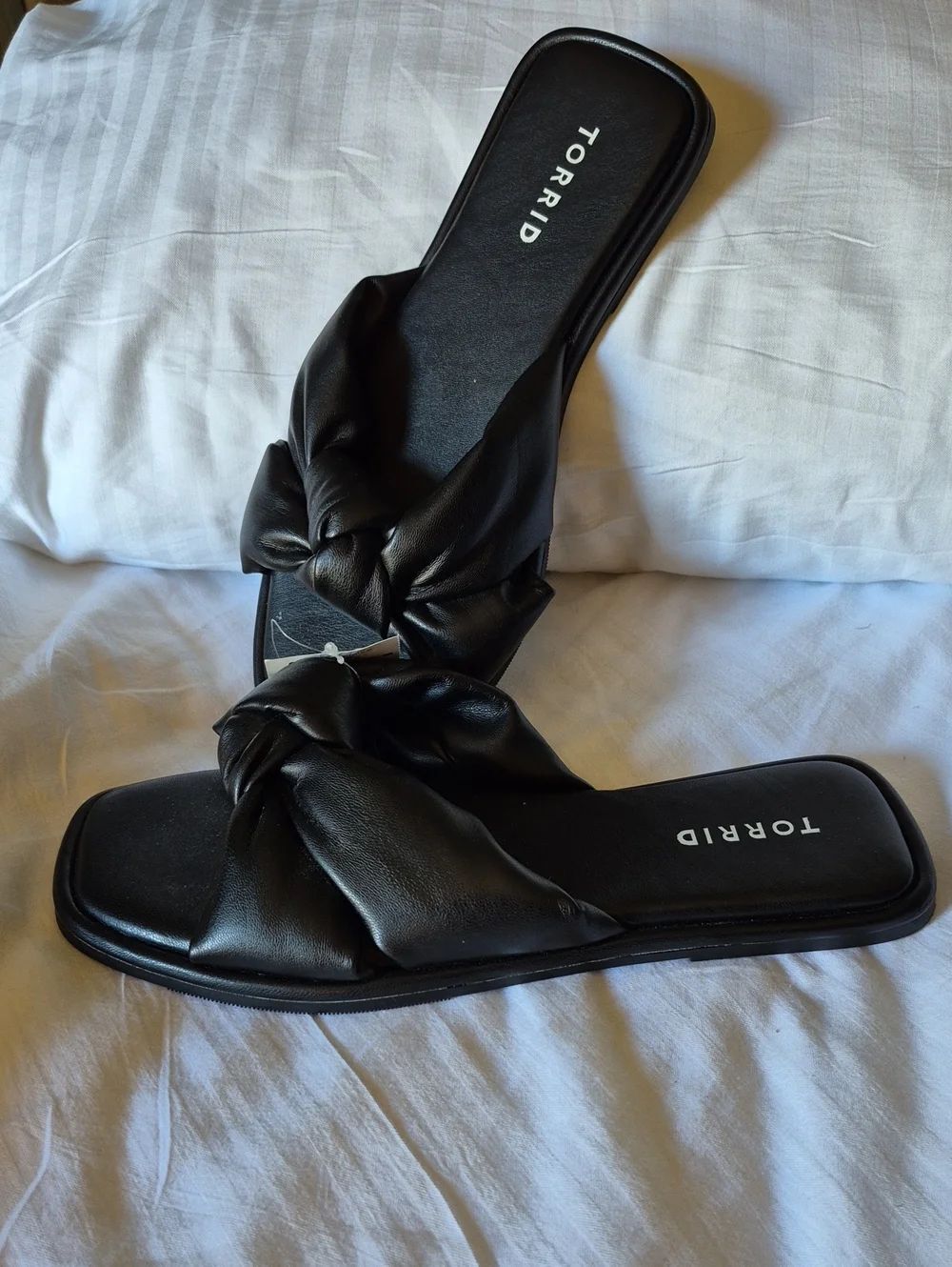 Torrid 8WW Black Knot Flip Flop Sandals - New
